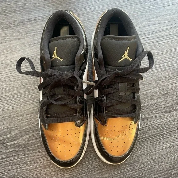 Air Jordan 1 Low SE Gold Toe Black Metallic Gold Speckle White Nike 8.5W 7M 7Y - Picture 4 of 9